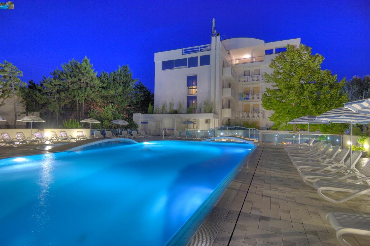 Hotel Firenze Bibione Exteriör bild