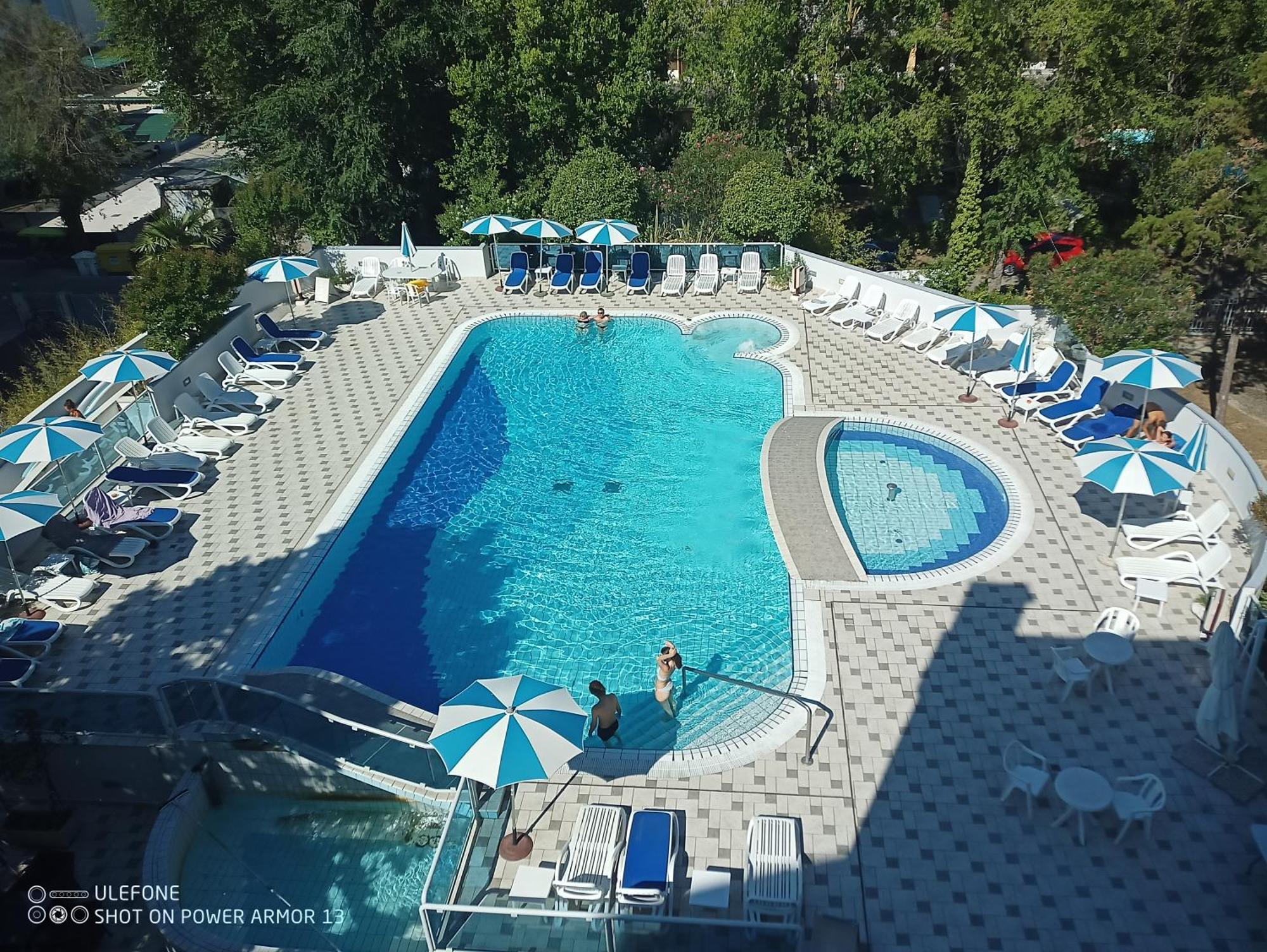 Hotel Firenze Bibione Exteriör bild