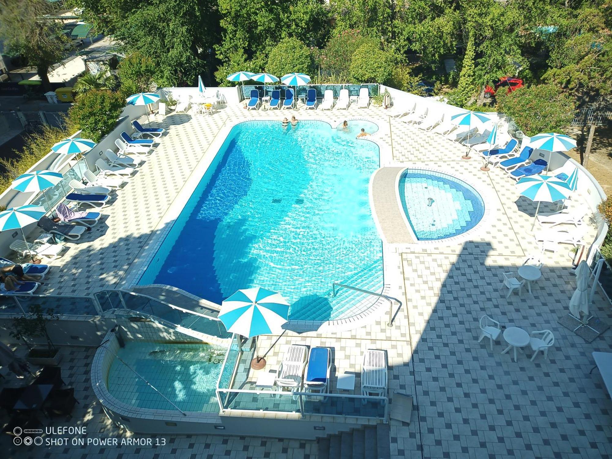 Hotel Firenze Bibione Exteriör bild