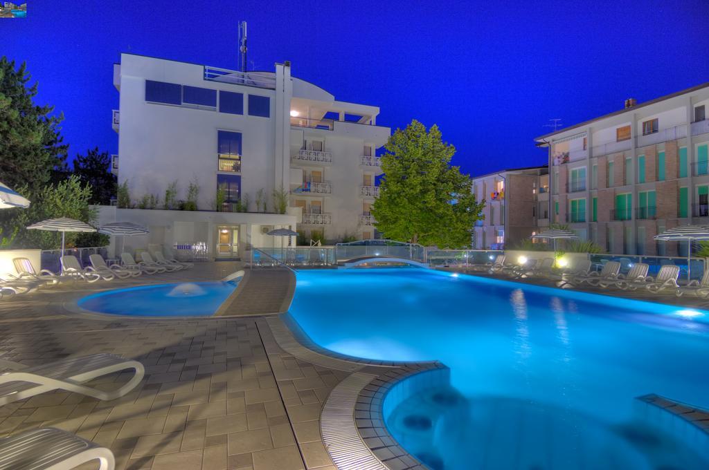 Hotel Firenze Bibione Exteriör bild