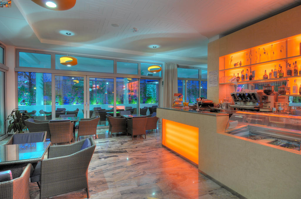 Hotel Firenze Bibione Exteriör bild